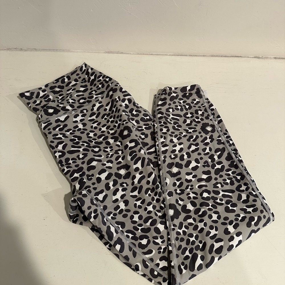 Aerie Offline Snow Leopard Leggings